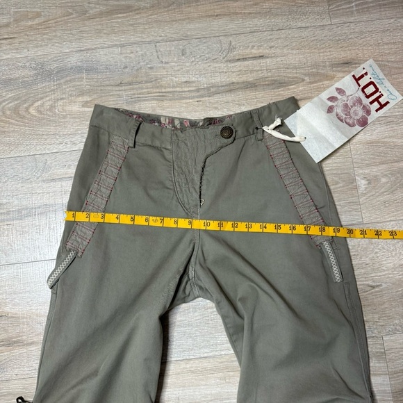 H.O.T. Hot One's Lifetime Khaki Rollup Capri Pants Size 28 Medium - Picture 8 of 16